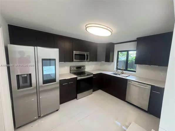 15725 NE 11th Ct, North Miami Beach, FL 33162