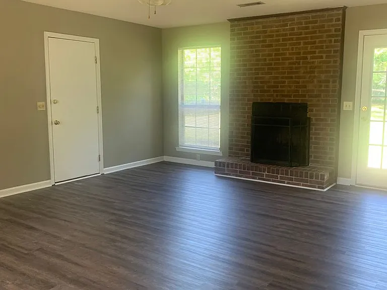 129 Blossom Dr — Photo 2