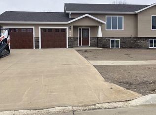 516 Magnolia Ln, Storm Lake, IA 50588