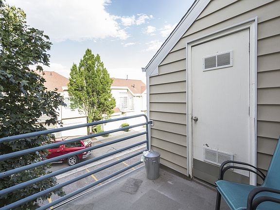4th image of 1455 W Coastal Ct