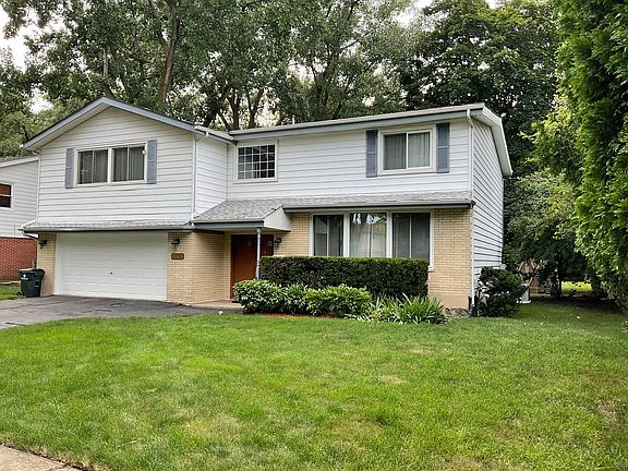 3rd image of 1444 Crown Ln
