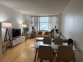45 River Dr S