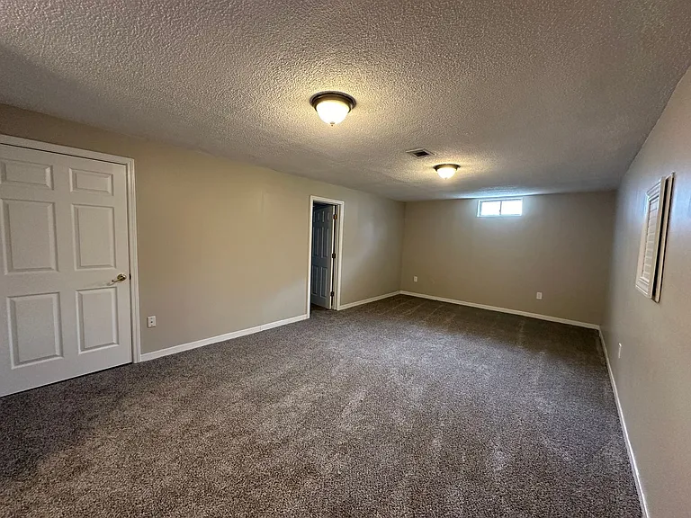 3929 Pinoak View Ct — Photo 12