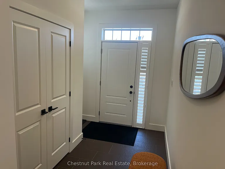 137 White Oak Cres — Photo 3
