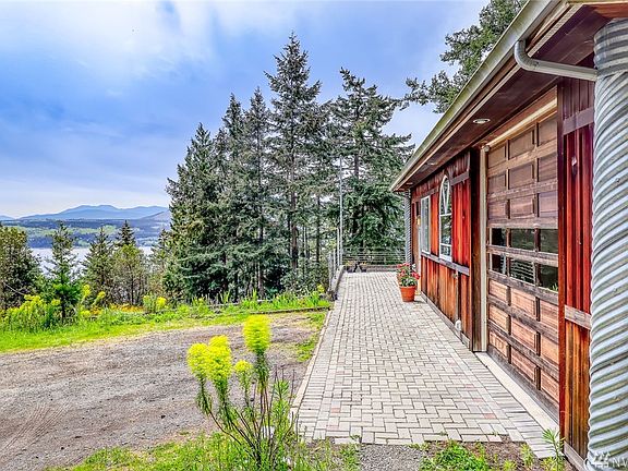 Classic northwest property w/evergreen and madrone trees.
