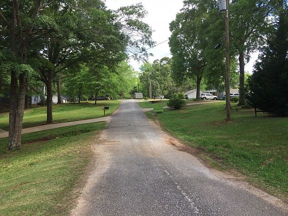 5th image of 15 Pine Ln