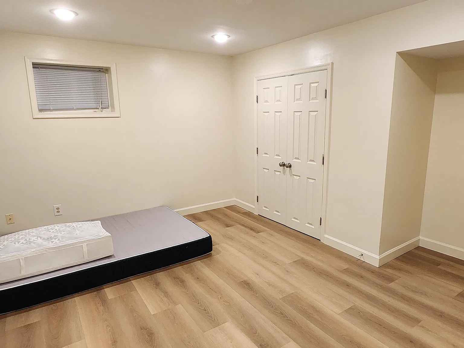 1 bed, 1000 sqft, $1,300 — Photo 2