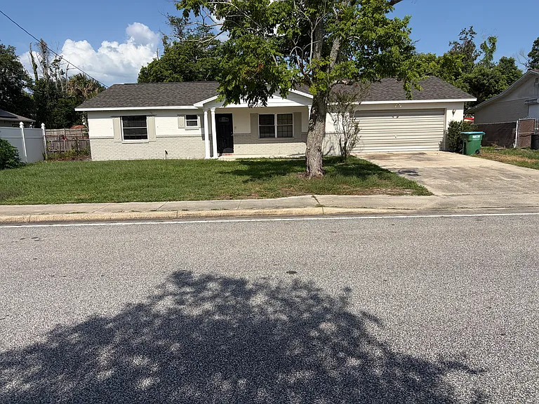2049 N Normandy Blvd — Photo 9