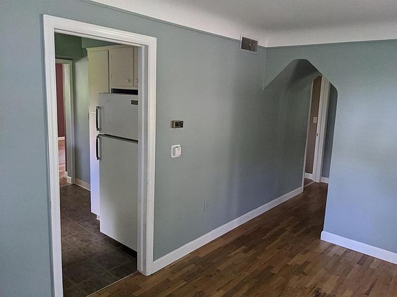 5th image of 3358 Beaumont Ave