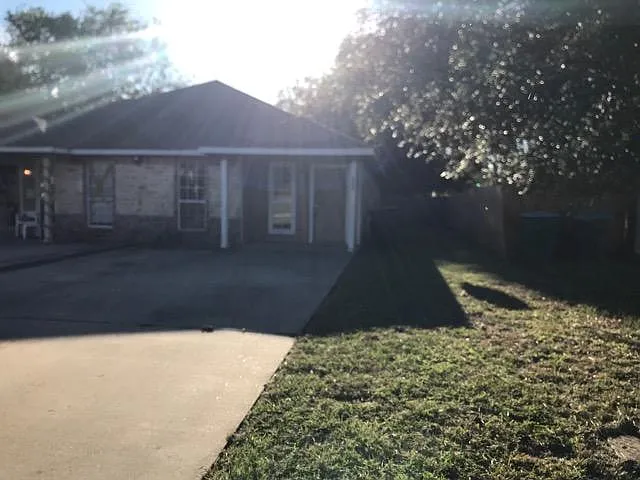 2 bed, 1150 sqft, $995 — Photo 2