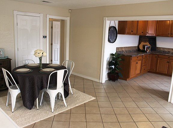 4th image of 1927 E Pecan Ave
