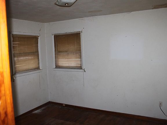 4th image of 1705 NW Lindy Ave