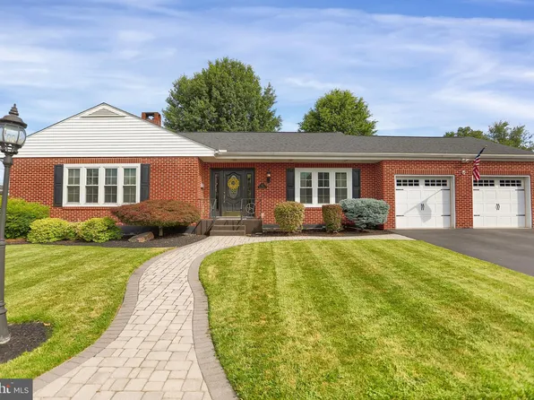 37 Grand Pkwy, Lewistown, PA 17044