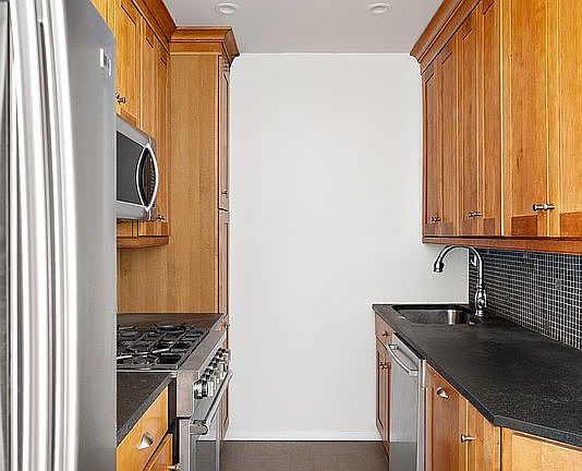 5th image of 60 E 8th St APT 6A