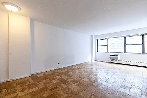 Rented by Manhattan Realty Group | media 8