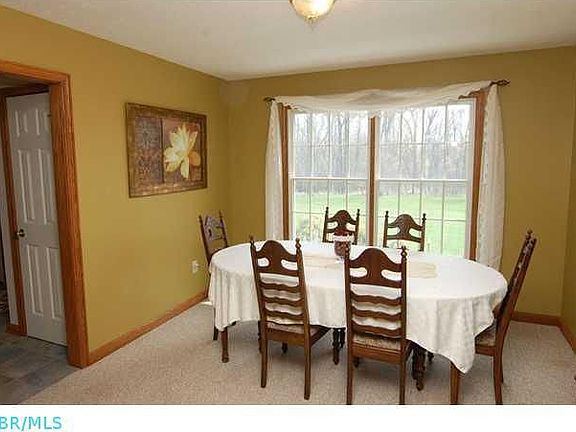 Formal Dining: 11'x12'