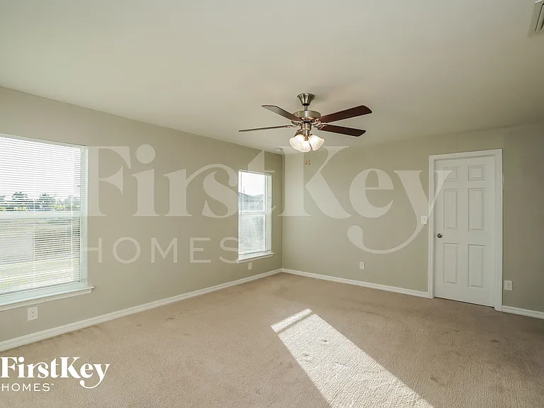 2127 NW 41st Pl — Photo 7