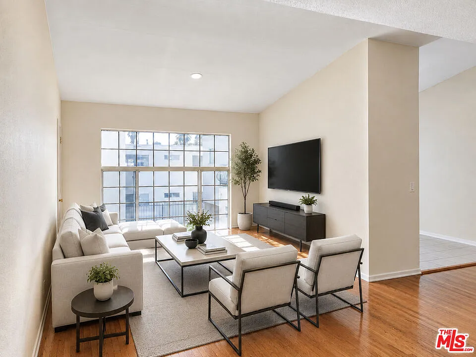 2 bed, 1.0 bath, 1400 sqft, $2,700 — Photo 3