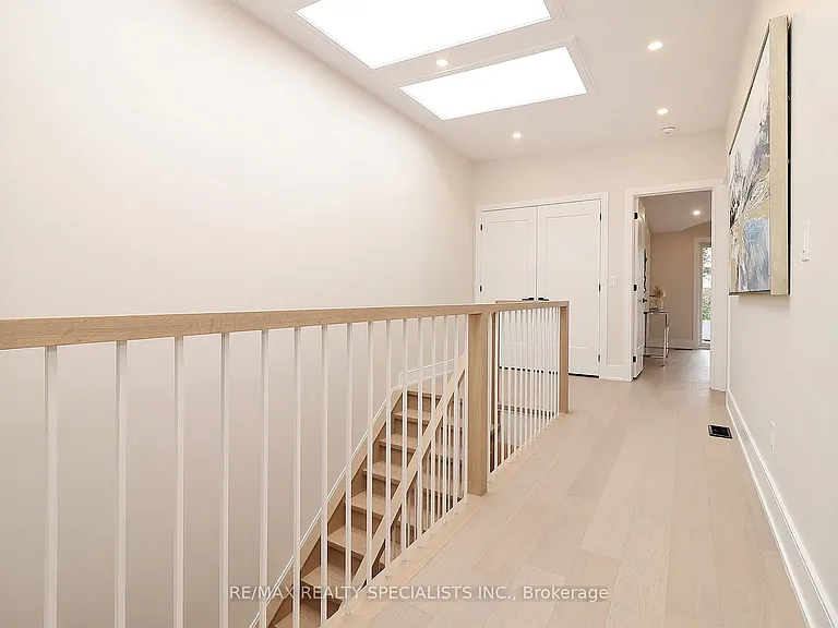 1046 Roosevelt Rd — Photo 43