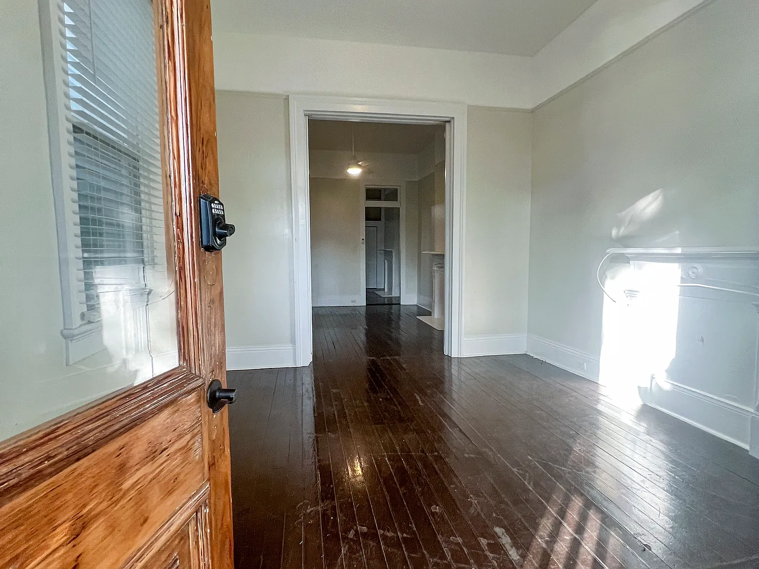 2 bed, 1000 sqft, $1,600 — Photo 3