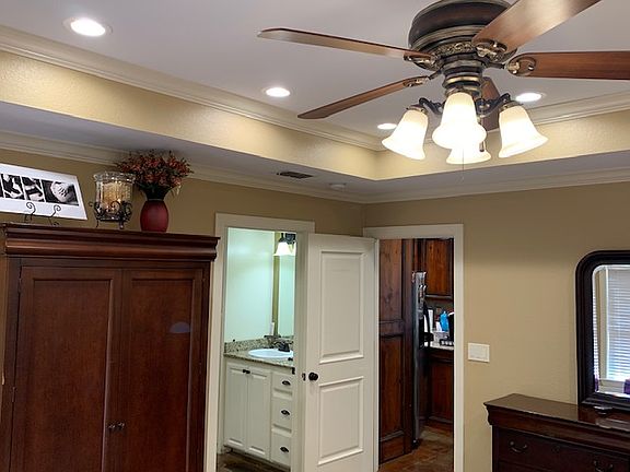3rd image of 352 Meadowridge Cir