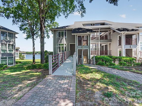 4th image of 703 Lake Club Dr
