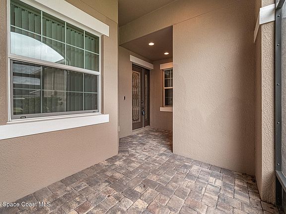 3rd image of 8364 Loren Cove Dr