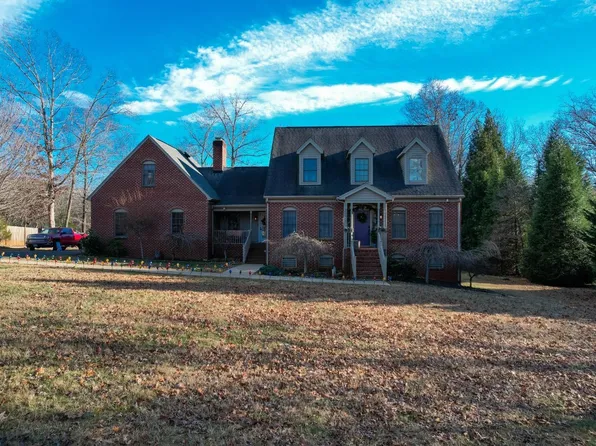 1132 Lakepointe Dr, Forest, VA 24551