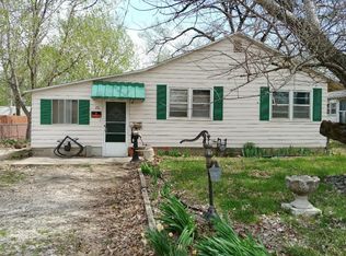 26 S Denman Ave, Chanute, KS 66720