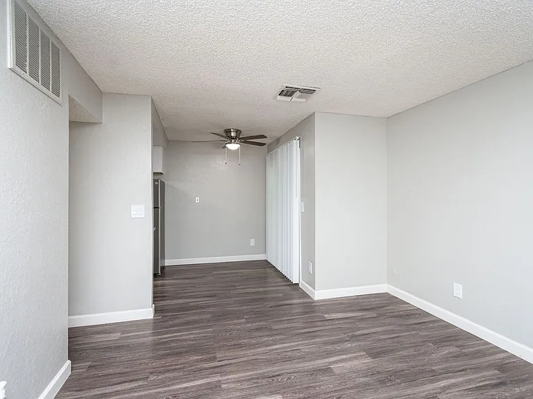 Gold Creek Apartments — Photo 29
