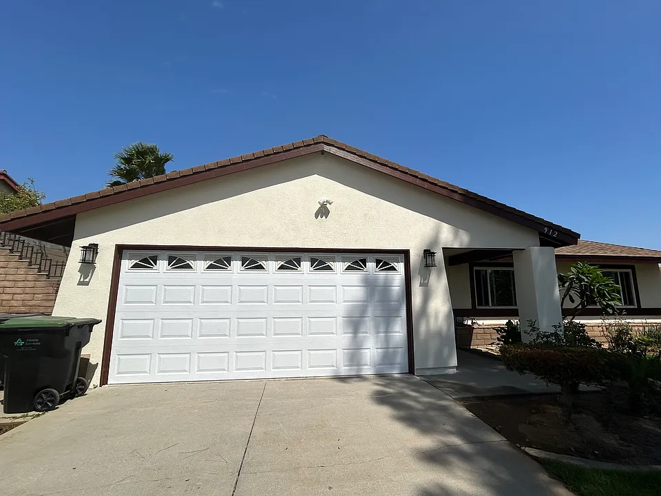912 Redlen Ave