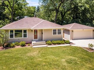 104 N Gables Blvd, Wheaton, IL 60187