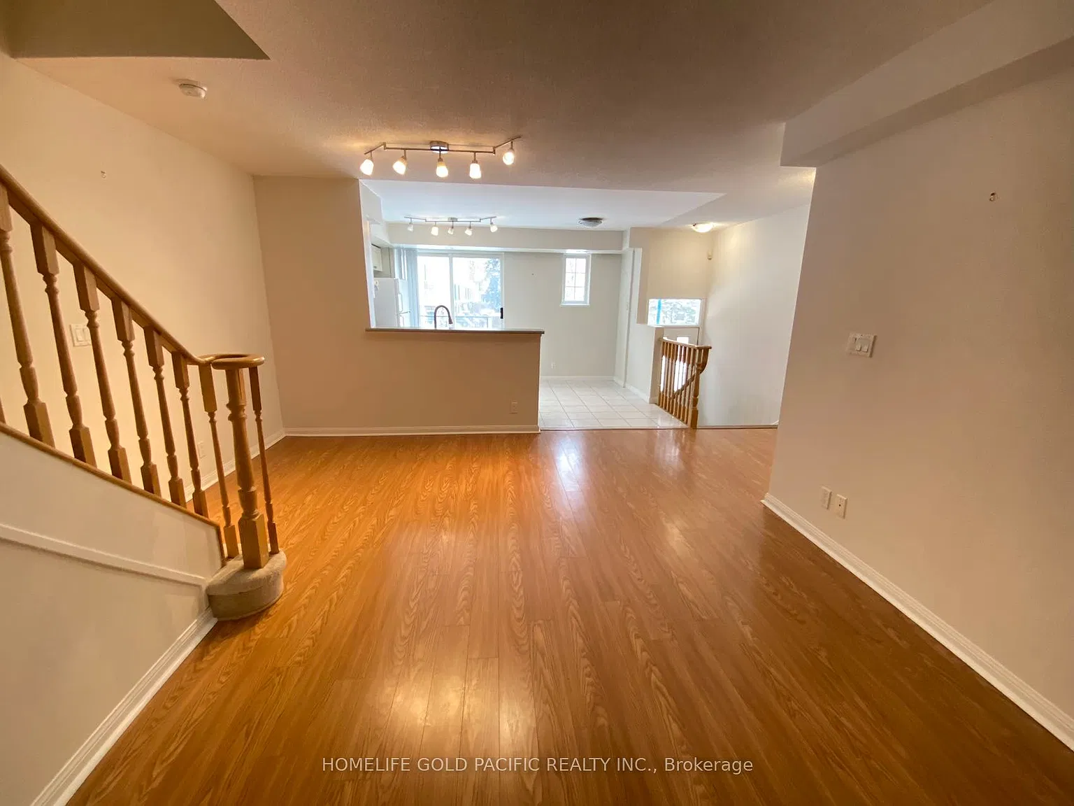 4 bed, $3,950 — Photo 2