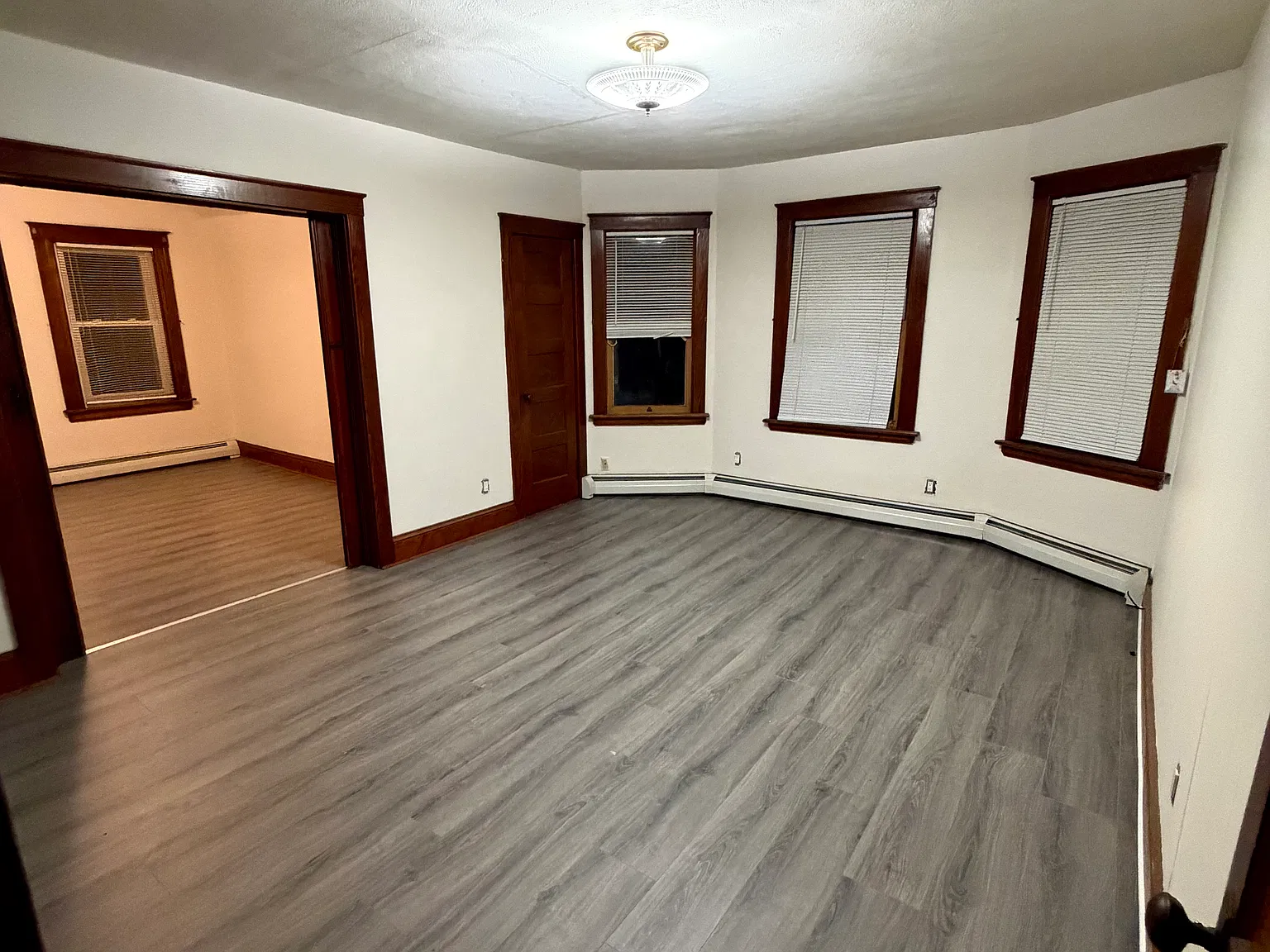 3 bed, 1150 sqft, $2,300 — Photo 2
