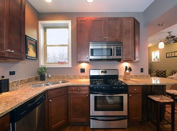 4th image of 1009 N Oakley Blvd APT 3W