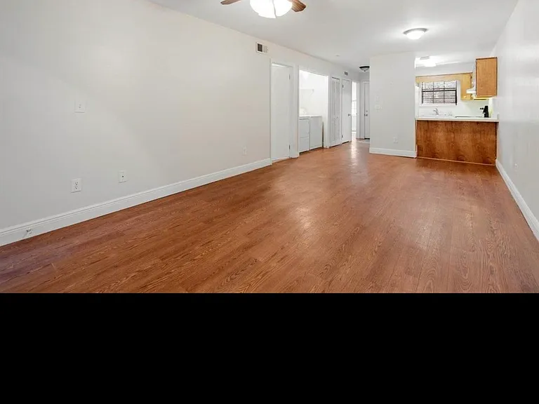 1101 Green Tree Ct #B — Photo 26