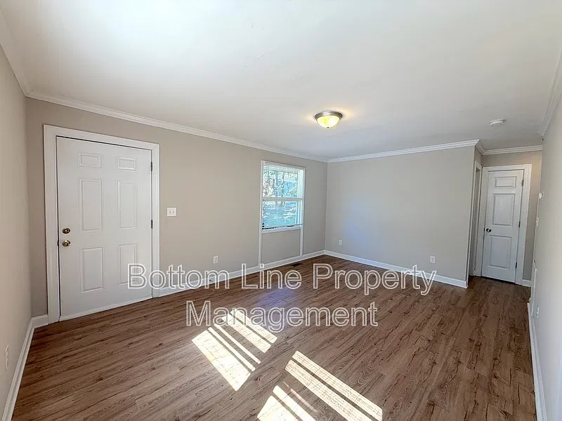 2 bed, 1.0 bath, 748 sqft, $1,295 — Photo 3