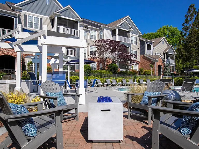 Indulge in fireside bliss! Join us at the poolside fire pit for heartwarming chats, tranquil evenings, and, of course, marshmallow-roasting fun!