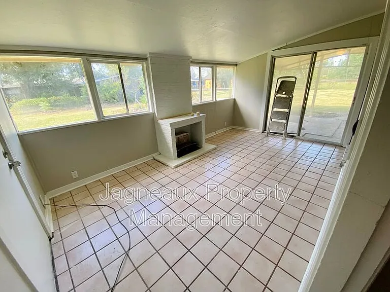 3566 Monroe St — Photo 11