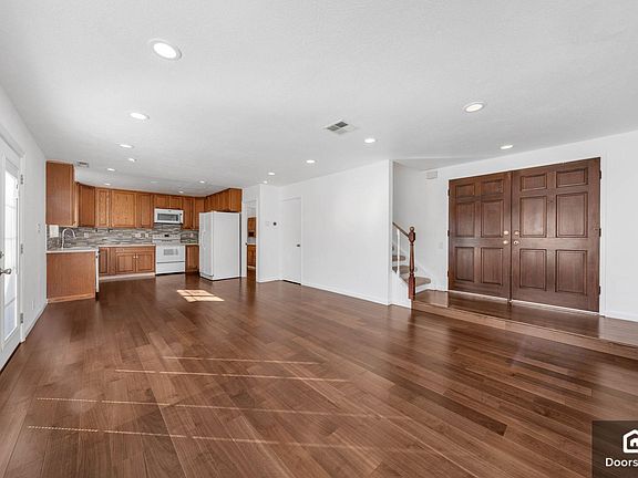 3rd image of 5446 Mayland Ave