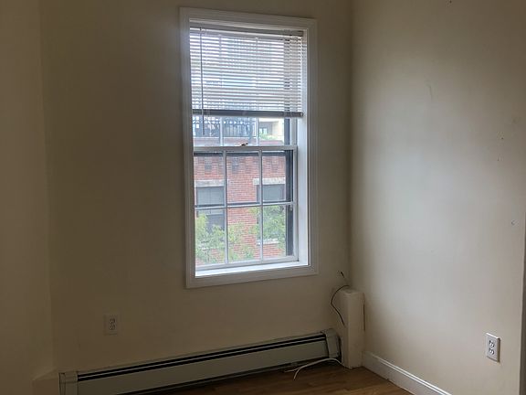 3rd image of 28 Phillips St APT 4