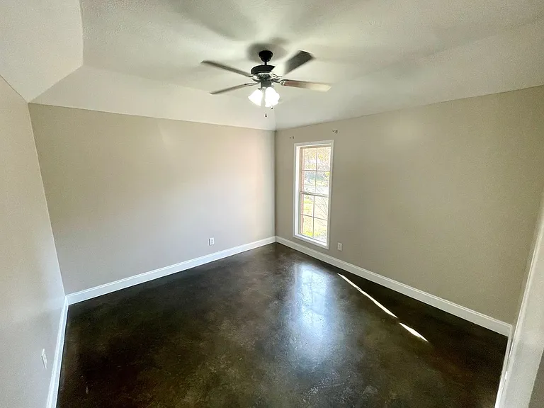 106 Harvey Cir — Photo 10