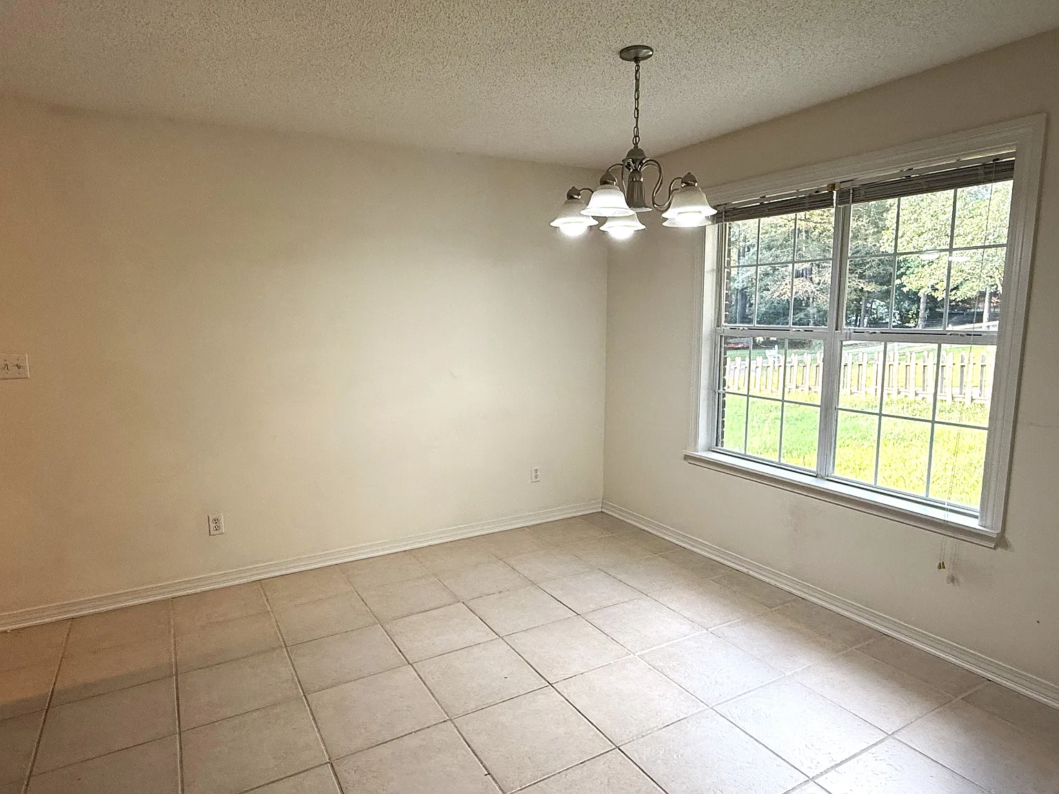 3 bed, 1500 sqft, $1,650 — Photo 4