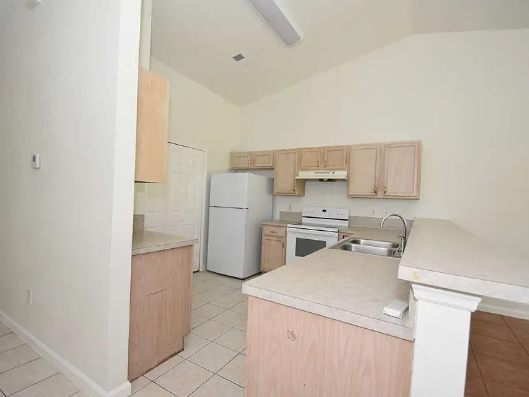 30 Eton Ln #B — Photo 8