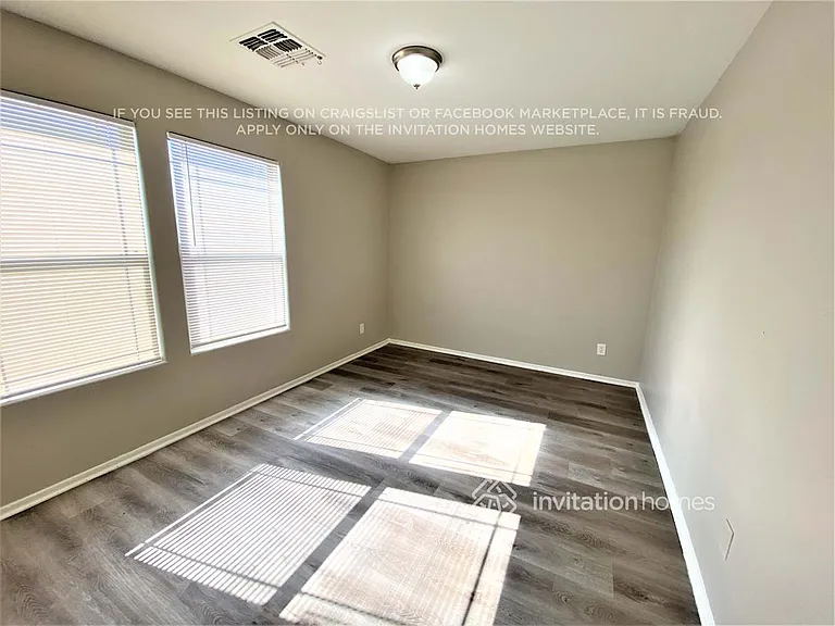 2207 N 92nd Gln — Photo 12
