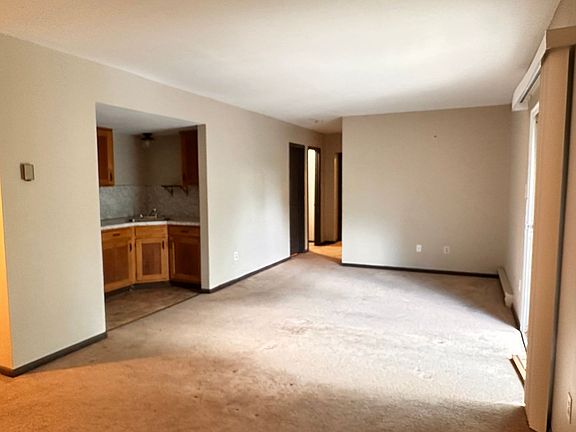 4th image of 3028 S Pike Ave #3034