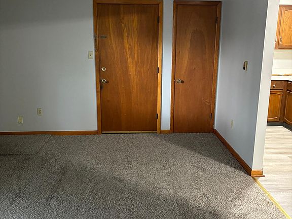 4th image of 269 Stenzil St #4