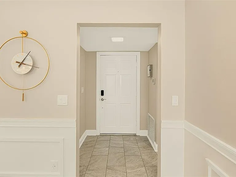 147 Bluff View Dr #304 — Photo 3