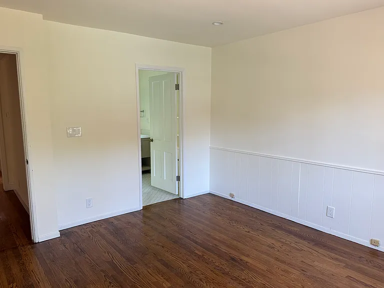 13810 Magnolia Blvd — Photo 12