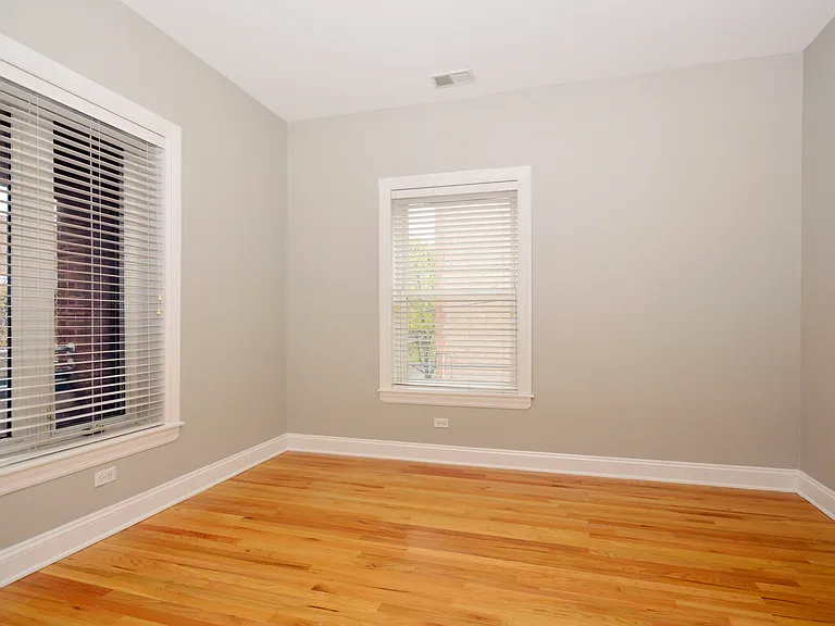 1057 W Thorndale Ave #2E — Photo 11